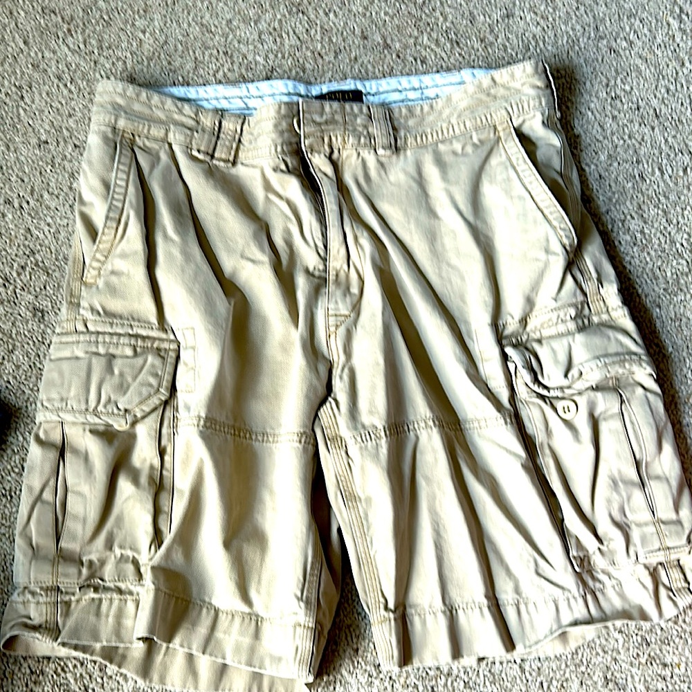 Men’s Ralph Lauren Cargo Shorts Khaki Size 38 smoke free home and pet free